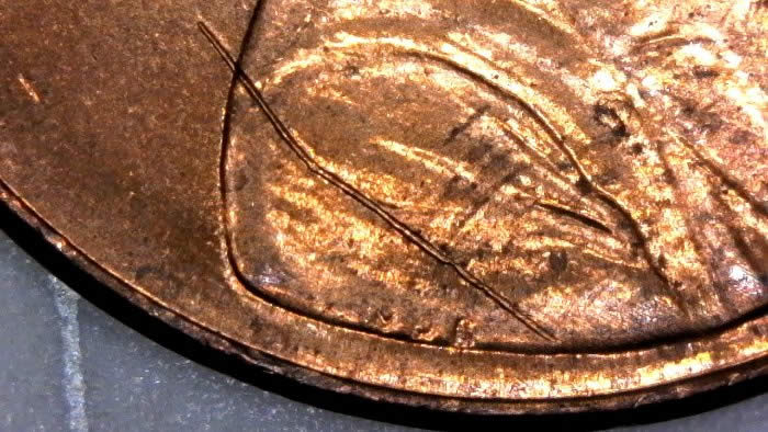 2001-P-Lincoln-Memorial-Cent-Struck-Through-Wire-Brush-Bristle-Found-CRH!